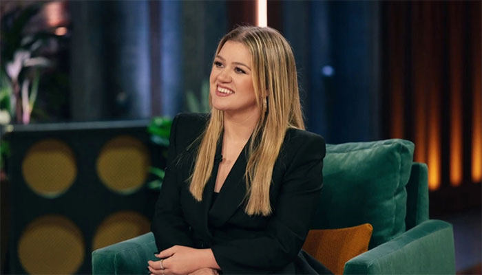 Kelly Clarkson has opened up about how she "dropped weight" after deciding to take her health seriously.